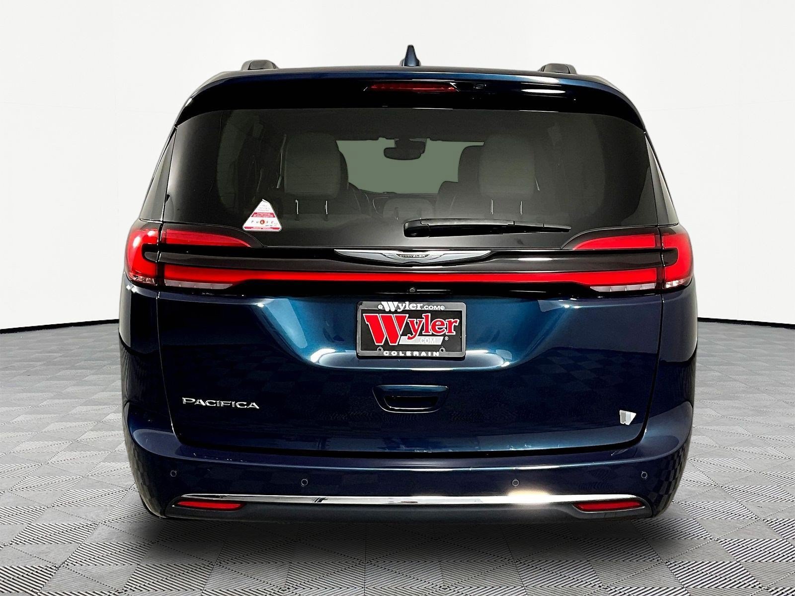 Used 2021 Chrysler Pacifica Touring-L FWD image 5