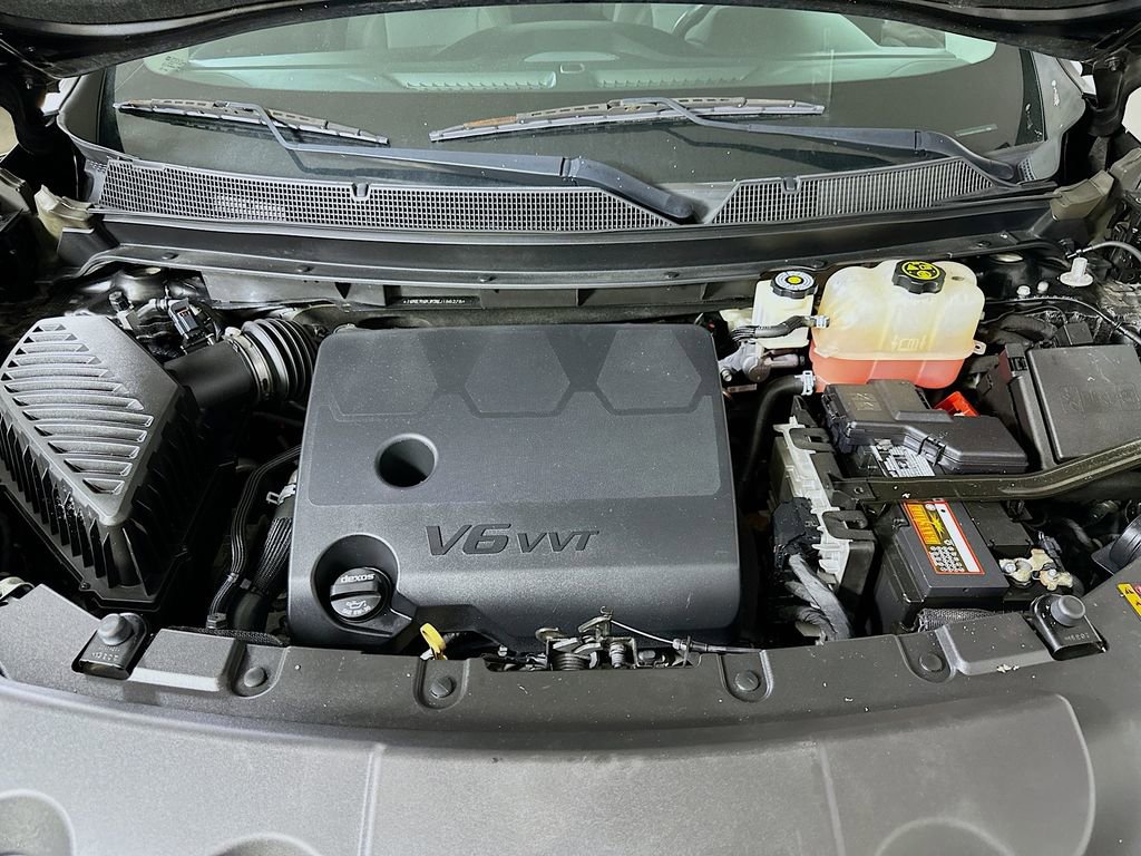 Used 2021 Chevrolet Traverse LT FWD image 9