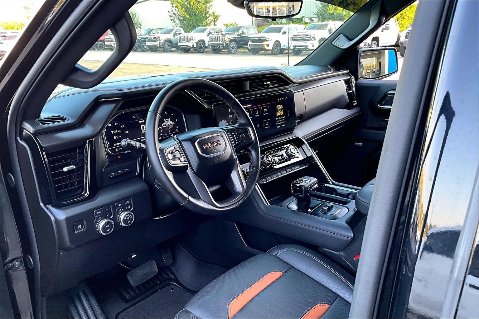Used 2025 GMC Sierra 1500 AT4 w/ AT4 Premium Package AWD/4WD image 13
