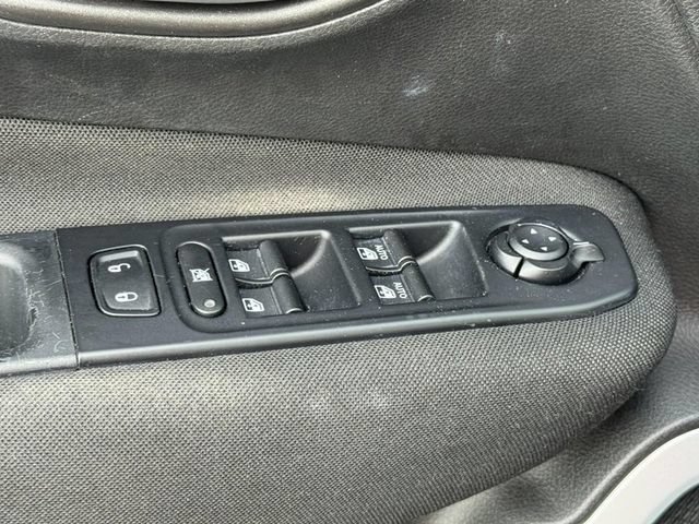 Used 2019 Jeep Renegade Latitude FWD image 20