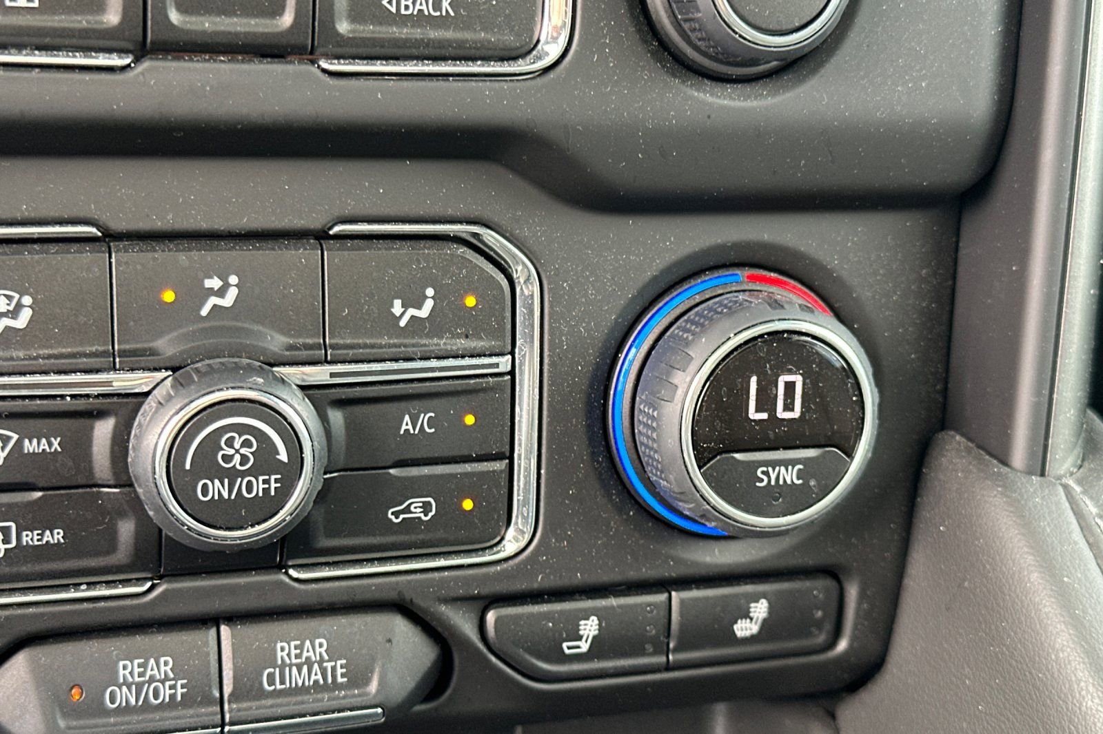 Used 2022 Chevrolet Tahoe Z71 w/ Z71 Off-Road Package AWD/4WD image 30