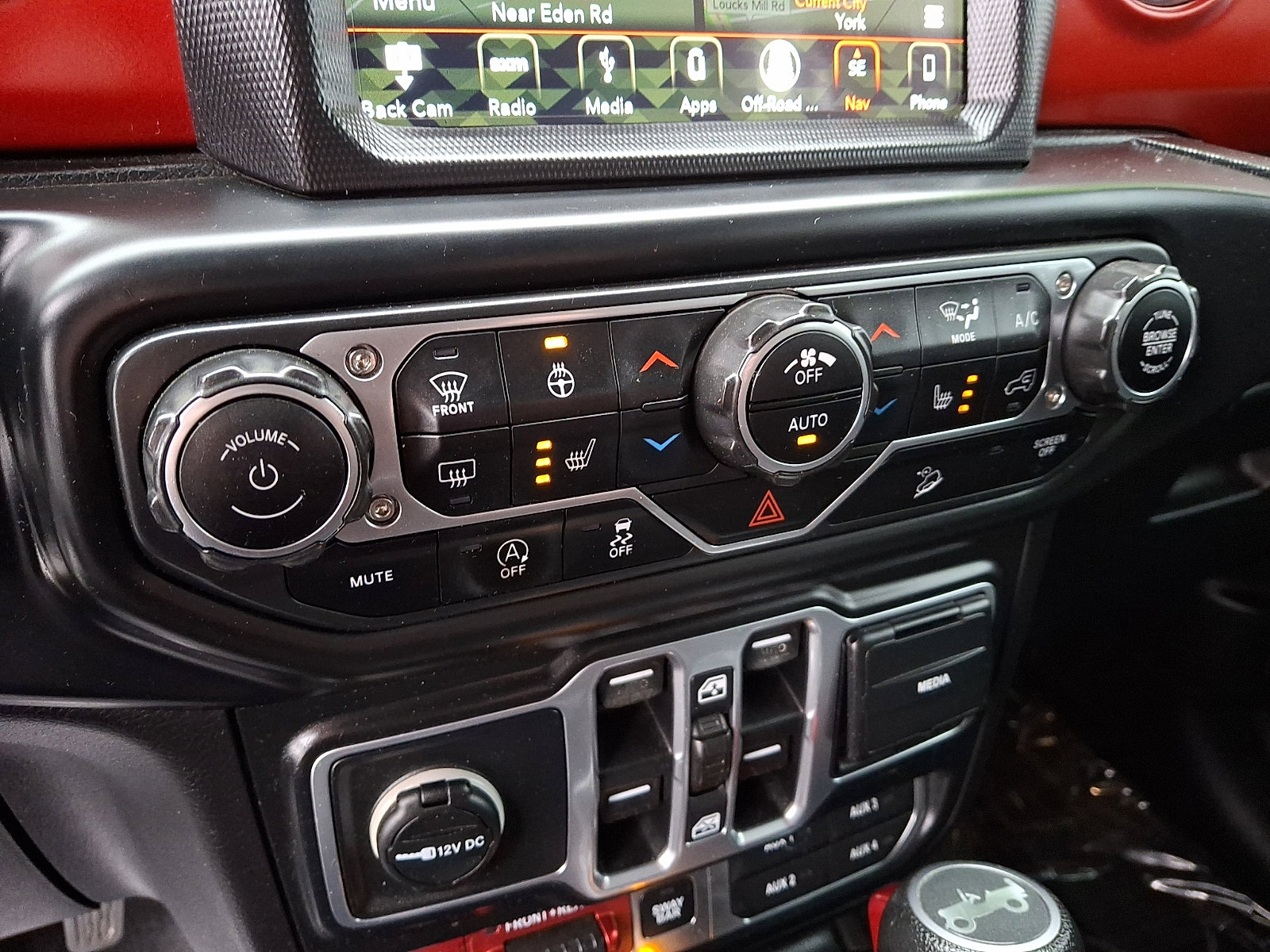 Used 2018 Jeep Wrangler Unlimited Rubicon w/ Uconnect 4C Nav & Sound Group image 16