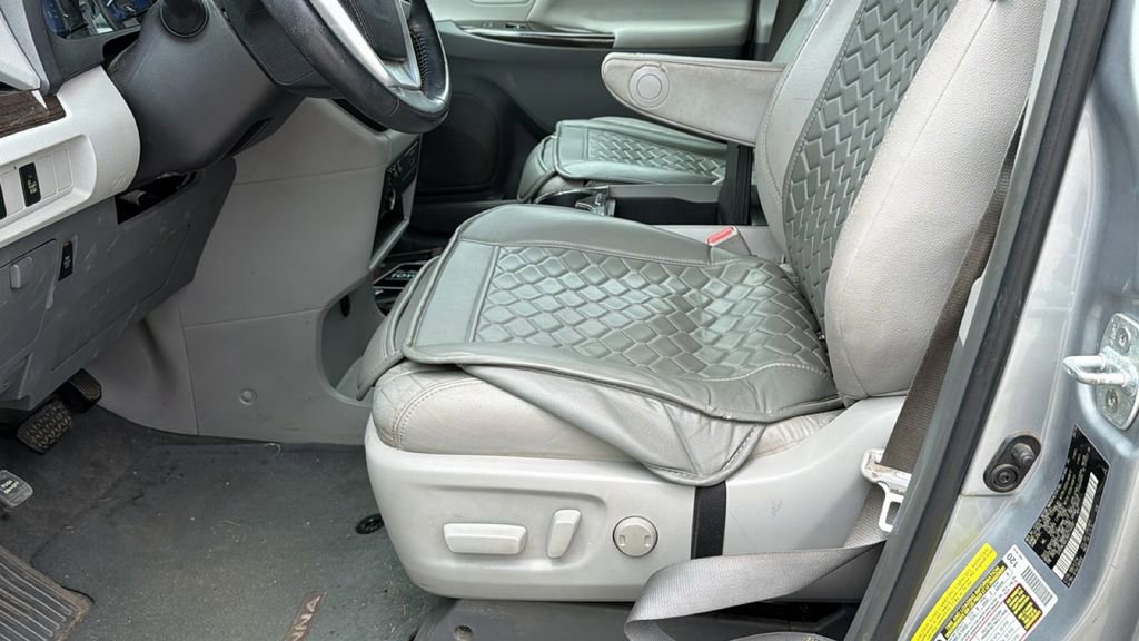 Used 2016 Toyota Sienna XLE FWD image 10