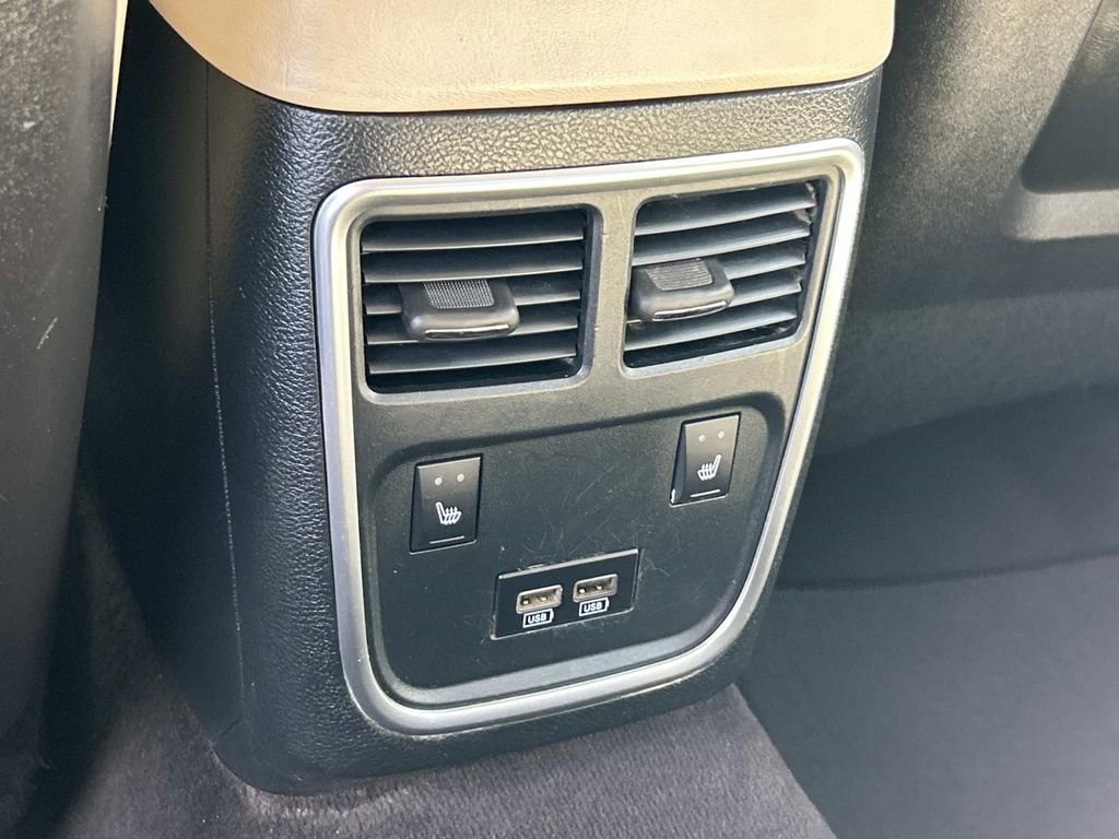 Used 2018 Chrysler 300 Limited image 17