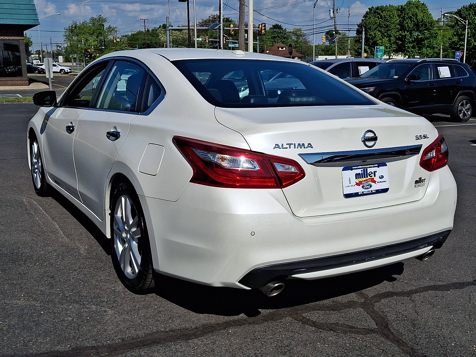 Used 2017 Nissan Altima 3.5 SL FWD image 4