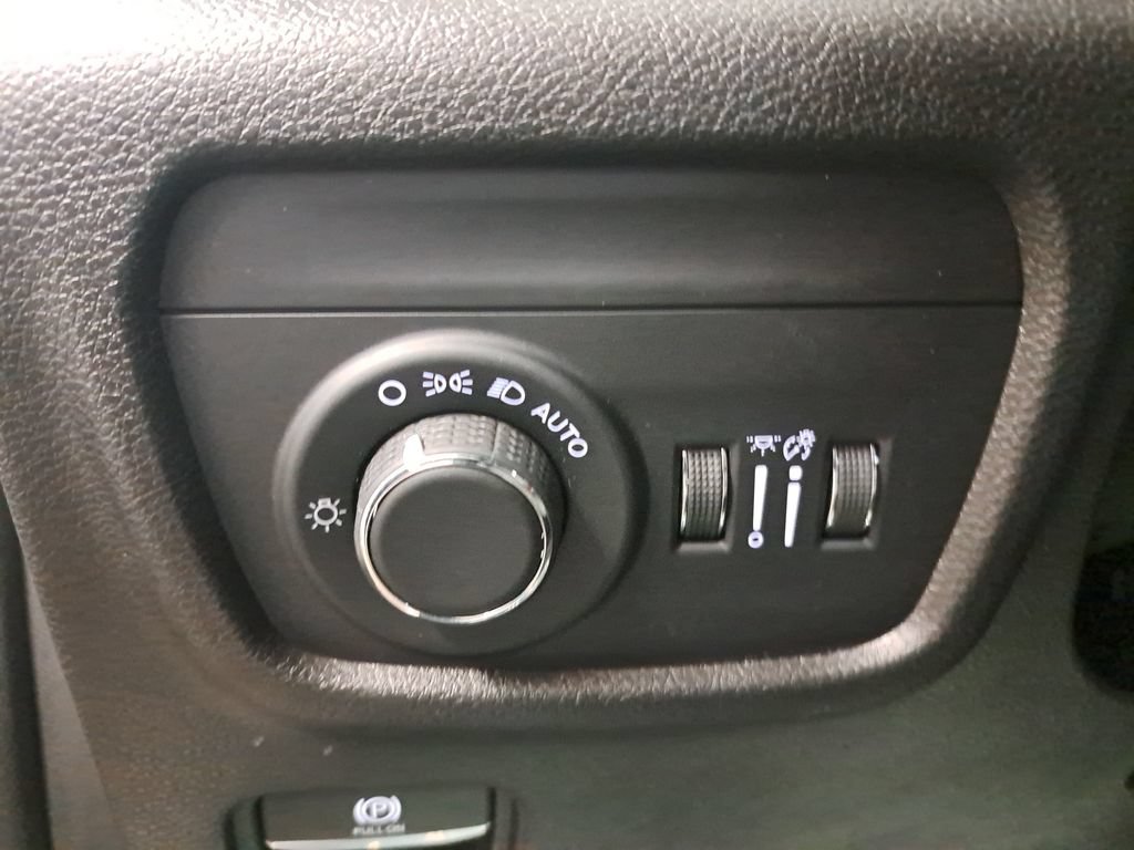 Certified 2024 Jeep Grand Cherokee Altitude AWD/4WD image 23