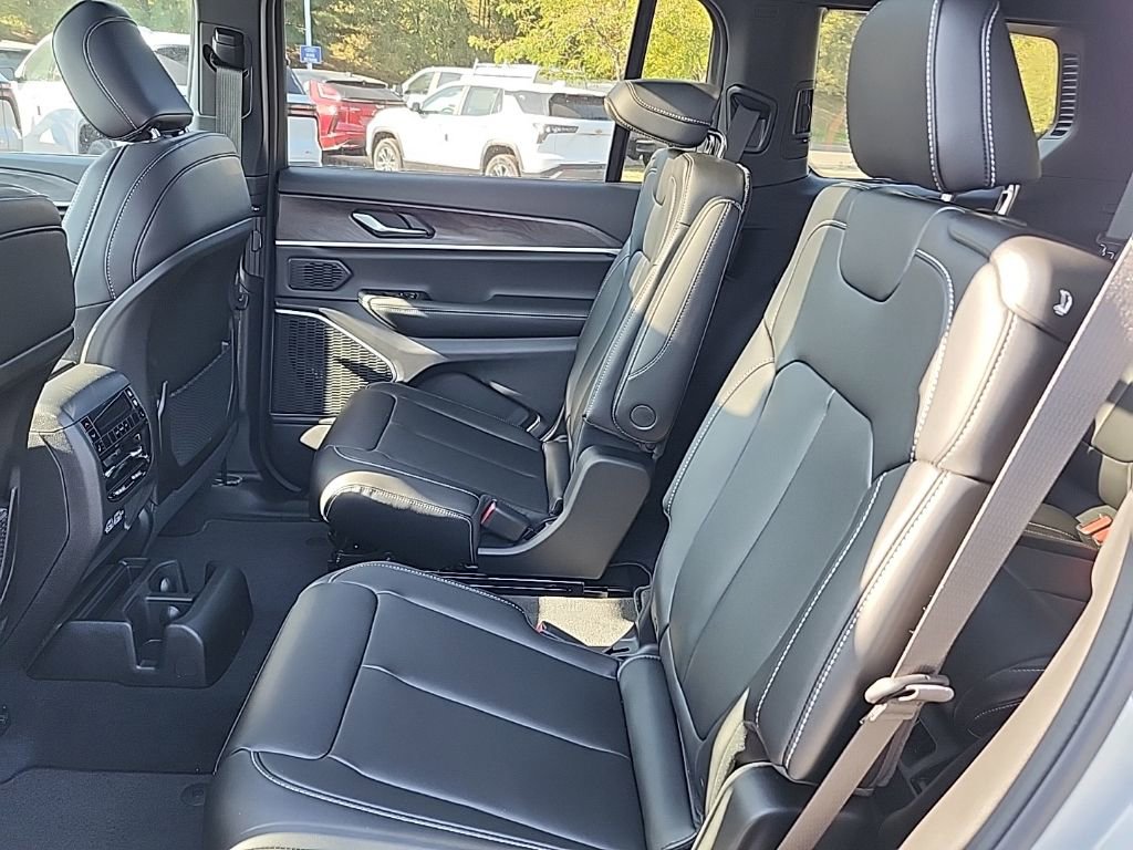 New 2025 Jeep Grand Cherokee L Limited w/ Black Appearance Package image 23