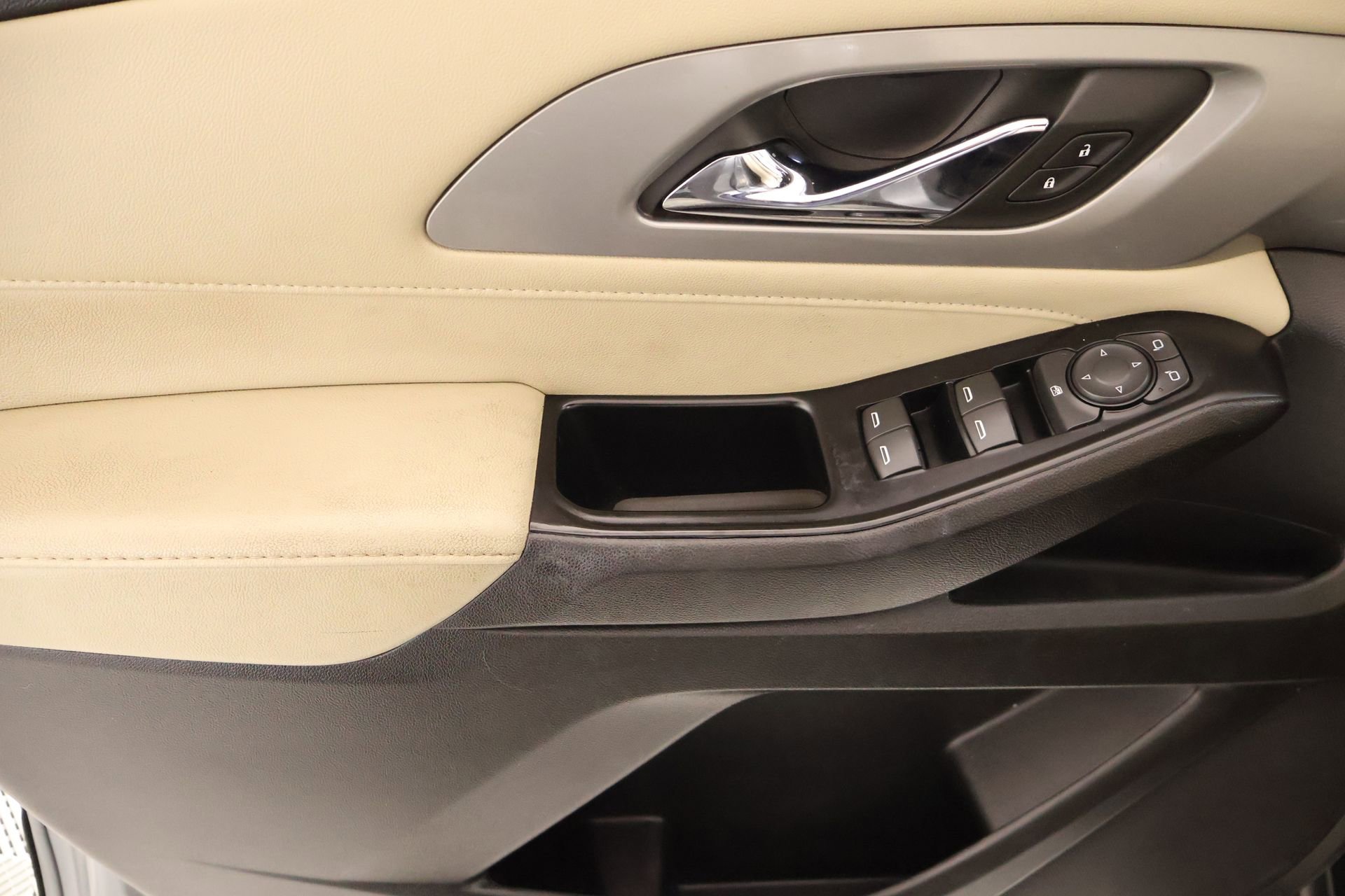 Used 2023 Chevrolet Traverse LS image 15