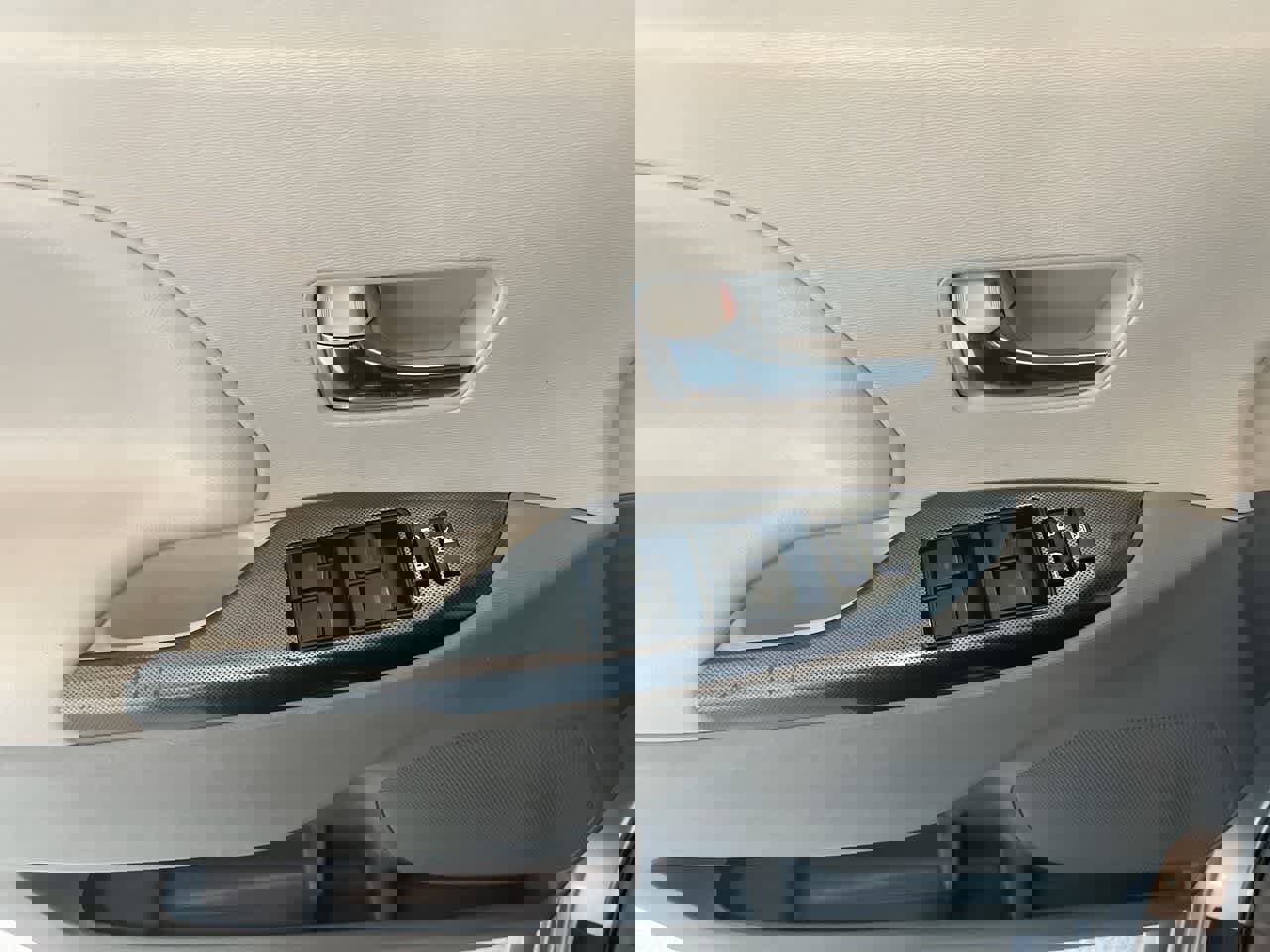 Used 2012 Toyota Sienna SE image 13