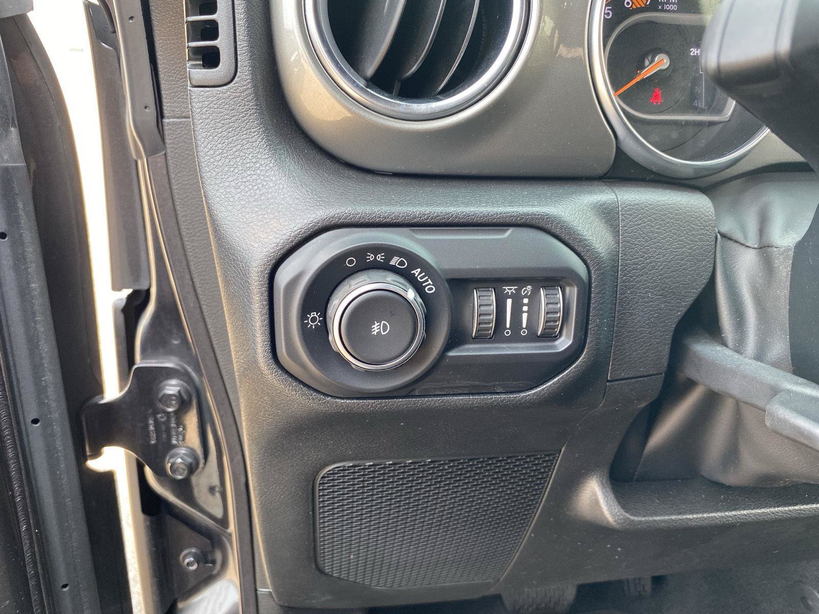 Used 2022 Jeep Wrangler Unlimited Sahara w/ Cold Weather Group AWD/4WD image 21