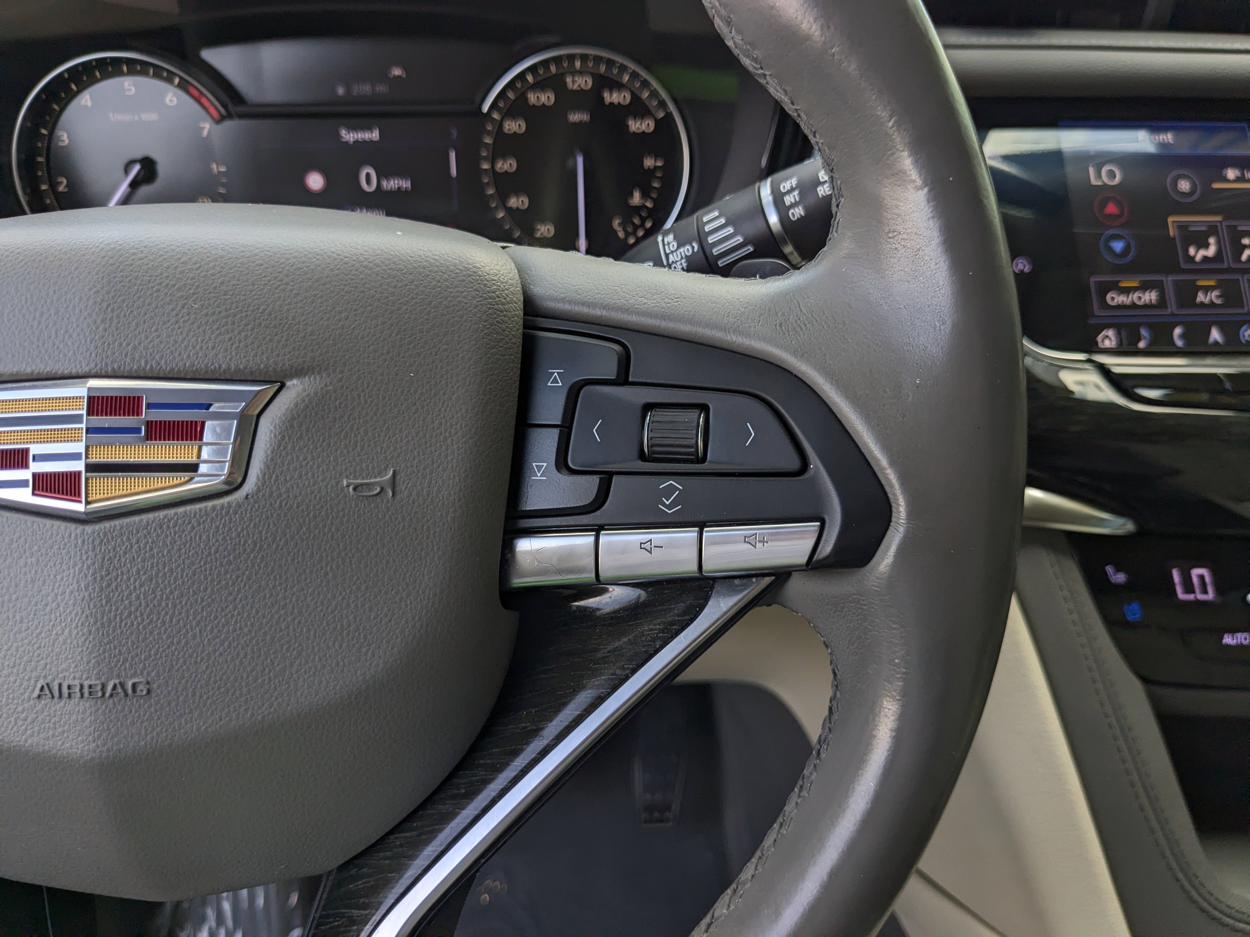 Used 2020 Cadillac XT6 Premium Luxury image 31