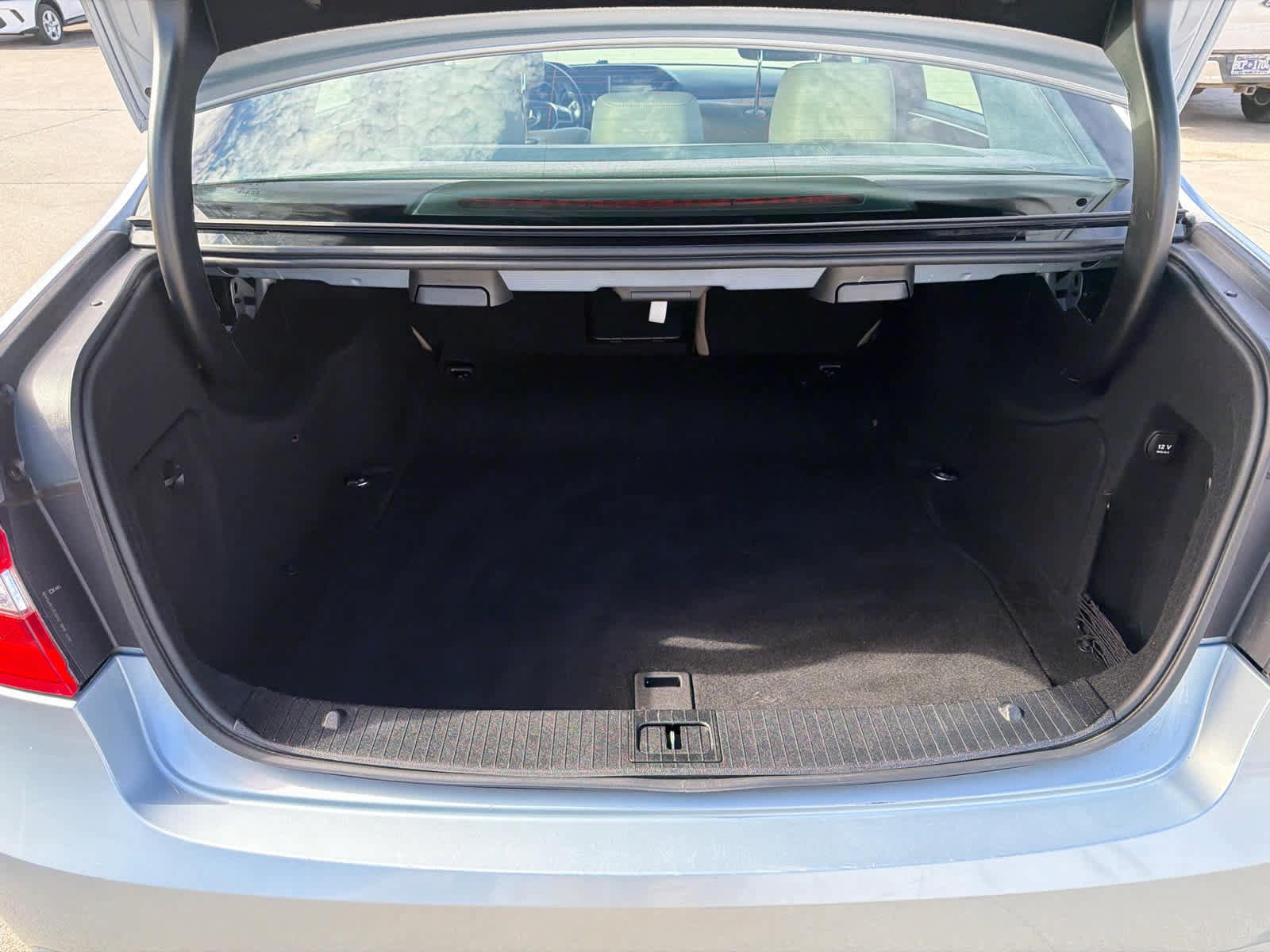 Used 2013 Mercedes-Benz E 350 4MATIC Sedan image 9