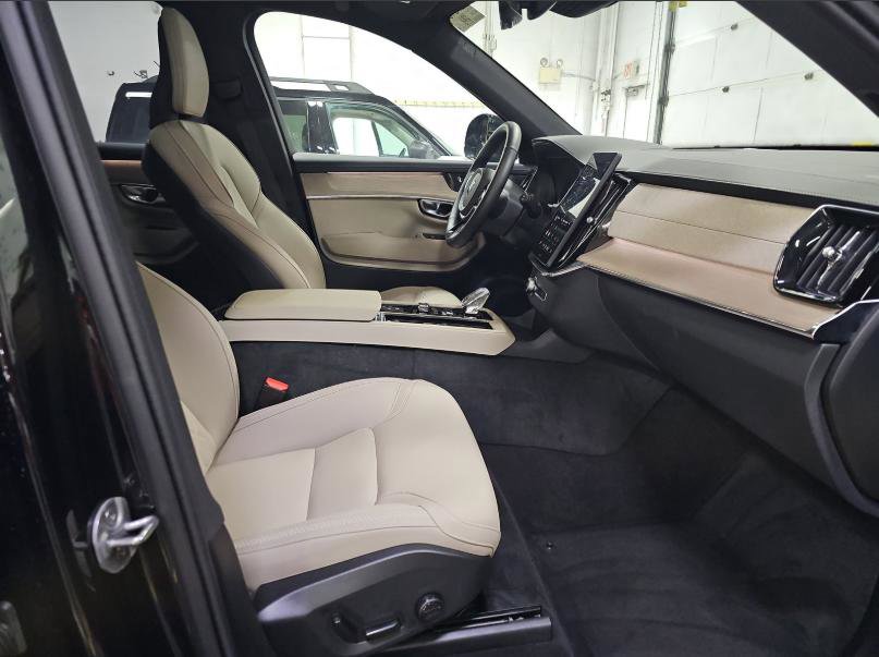 Used 2025 Volvo XC90 B6 Plus image 20