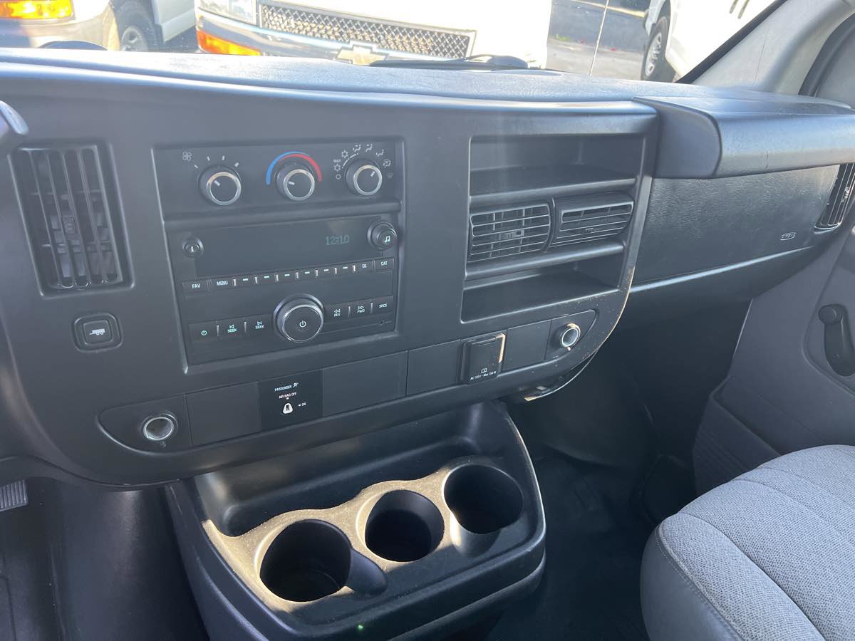 Used 2015 Chevrolet Express 3500 image 22
