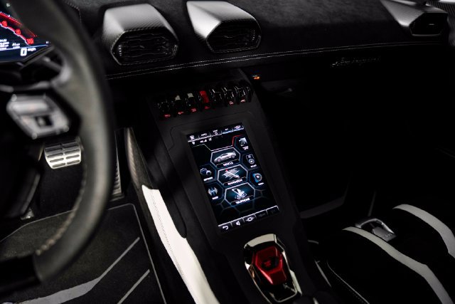 Used 2021 Lamborghini Huracan STO RWD image 19