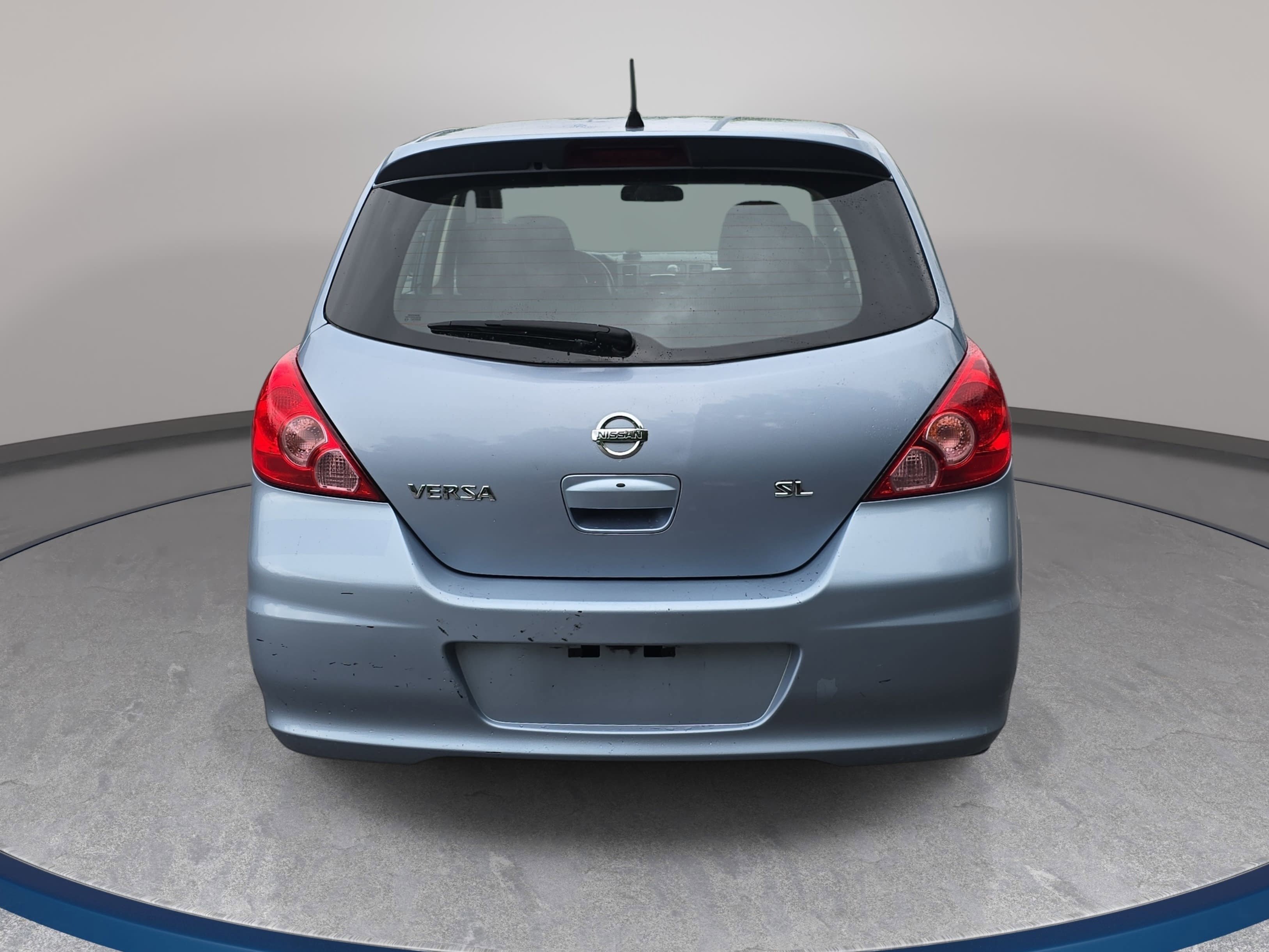 Used 2011 Nissan Versa Hatchback w/ Premium Pkg FWD image 6