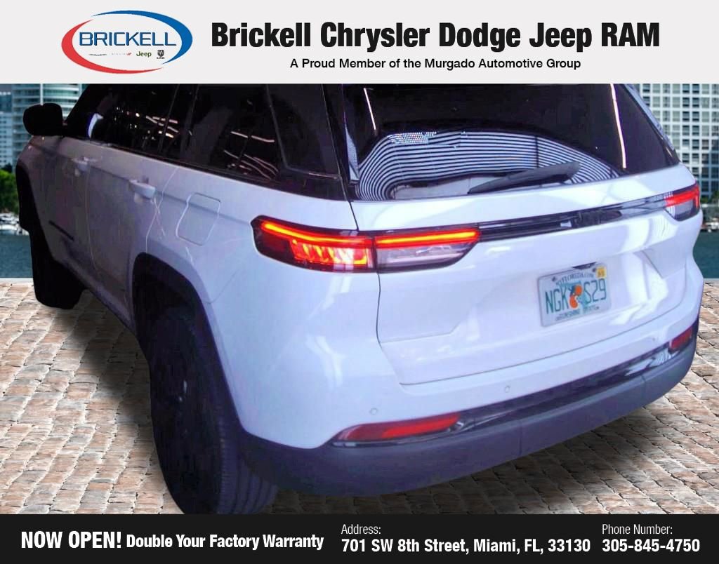 Used 2023 Jeep Grand Cherokee Altitude RWD image 20
