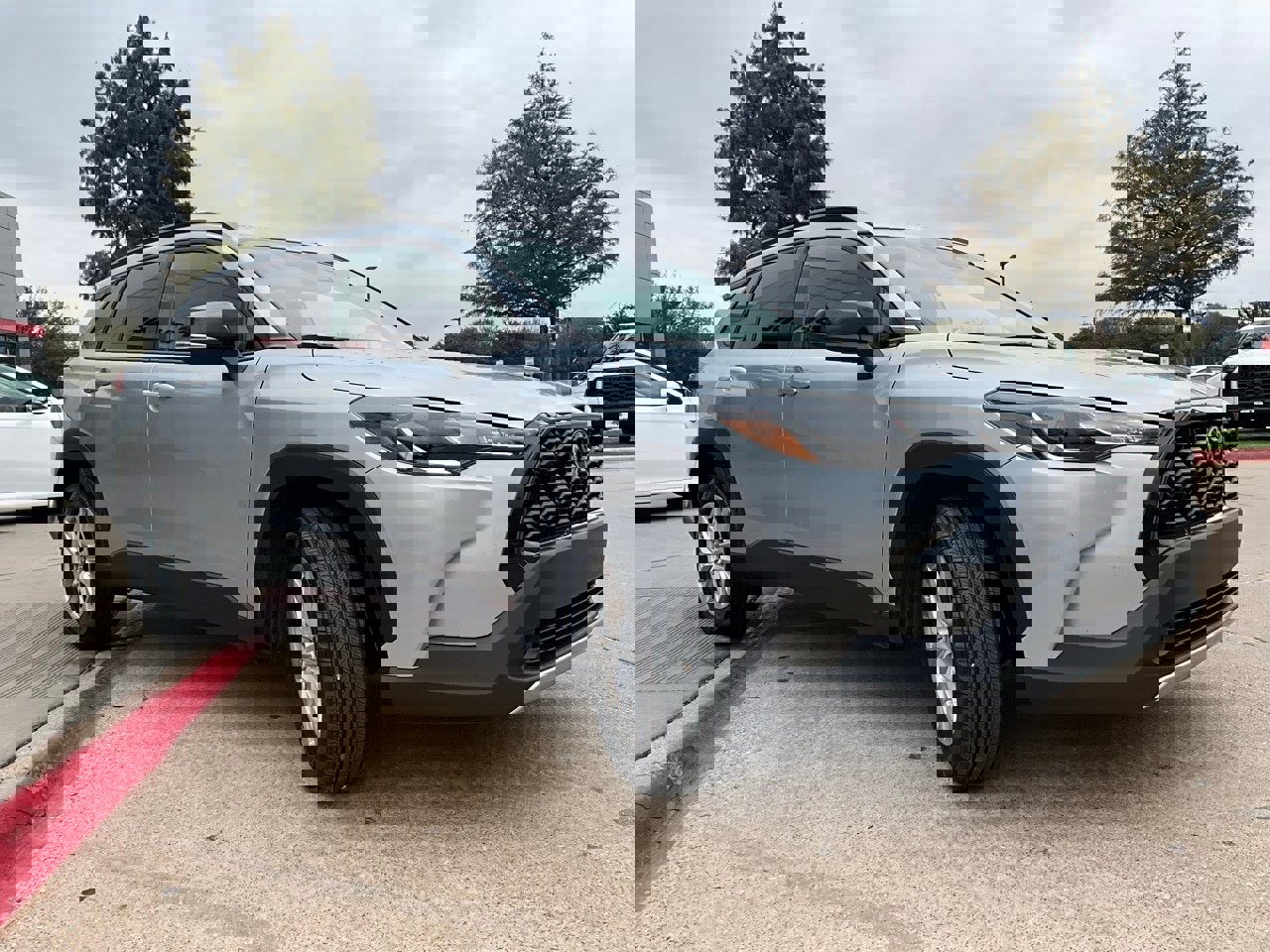 Used 2025 Toyota Corolla Cross LE image 5