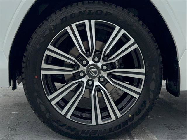 New 2026 Lexus LX 600 4WD w/ Luxury Package image 4