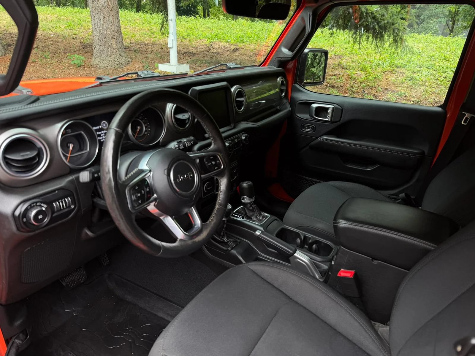 Used 2018 Jeep Wrangler Unlimited Sahara AWD/4WD image 3