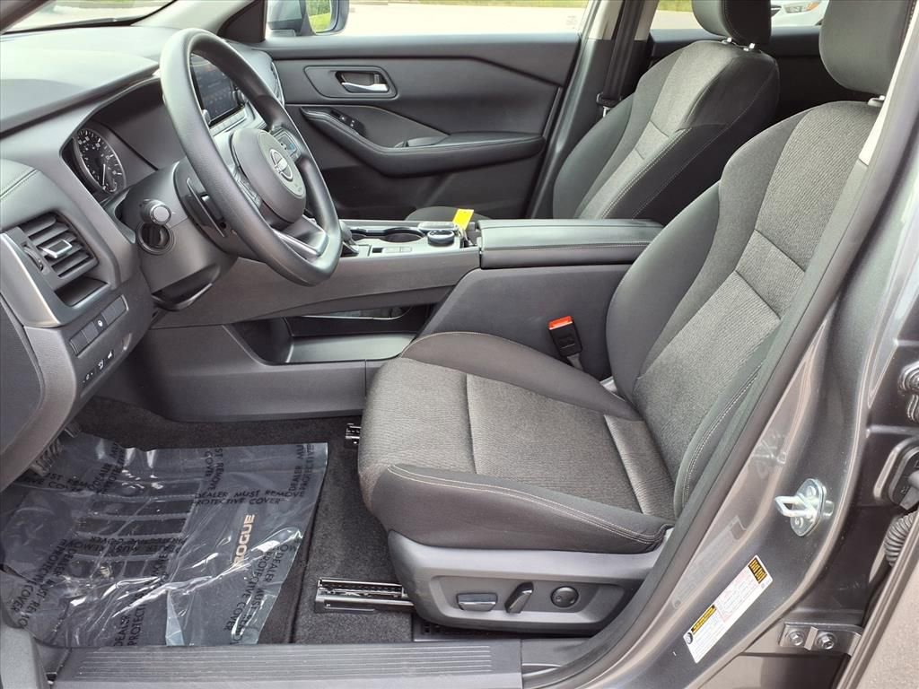 Used 2024 Nissan Rogue SV image 25