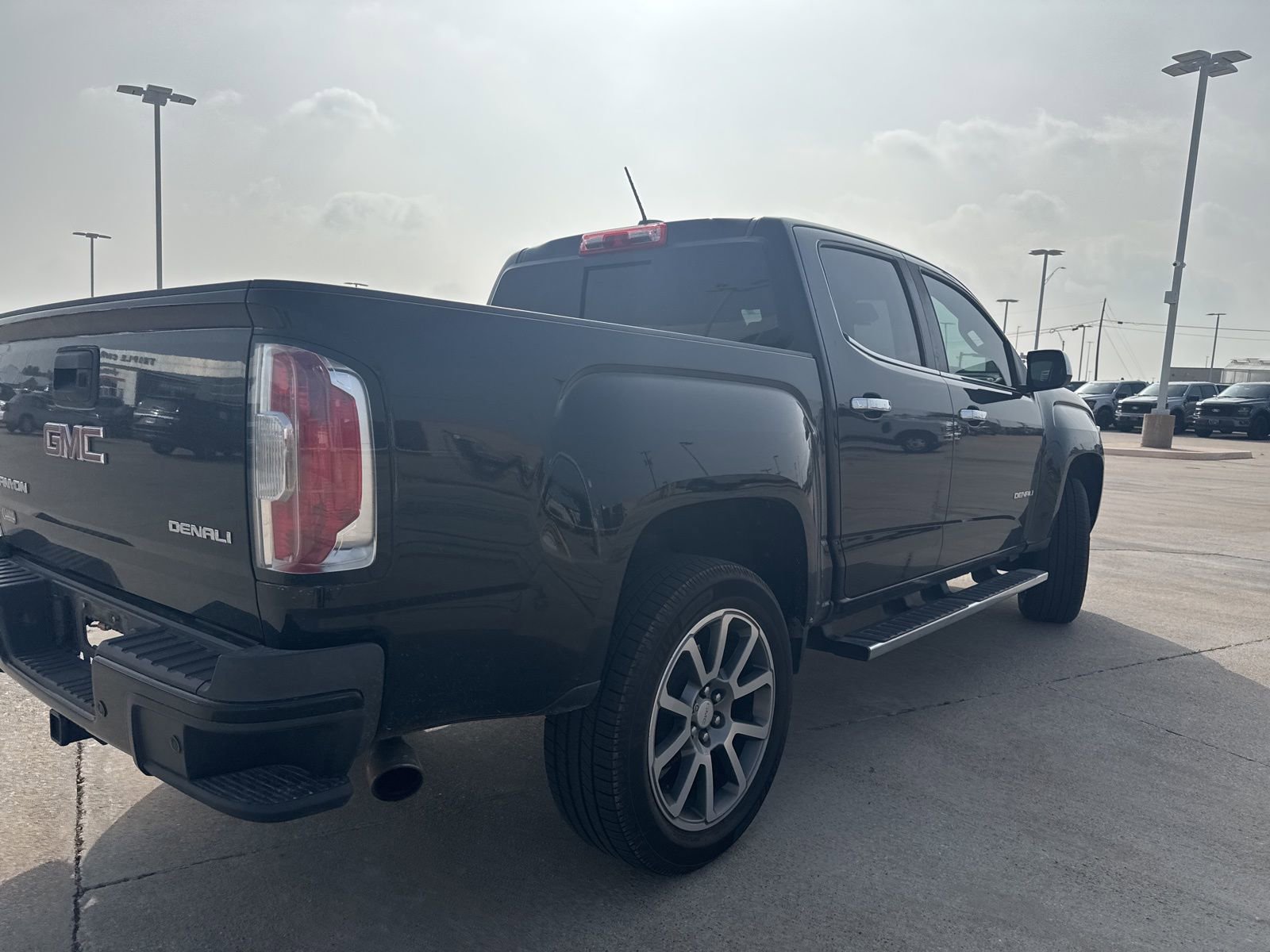 Used 2019 GMC Canyon Denali RWD image 3