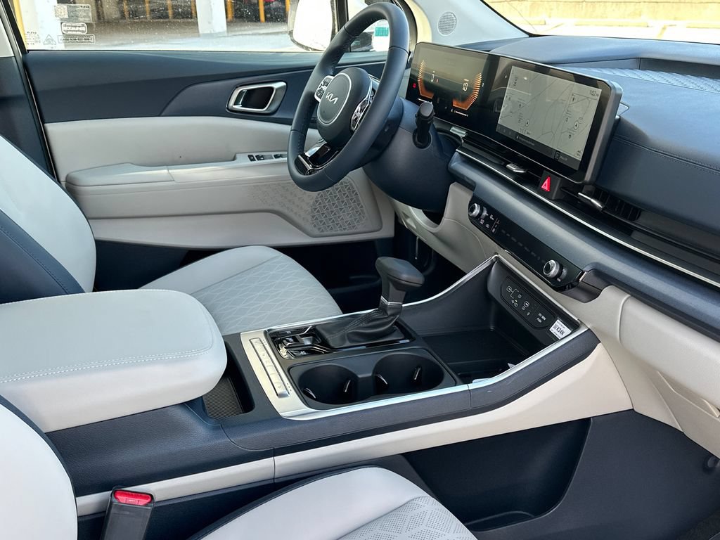 New 2026 Kia Carnival EX FWD image 13