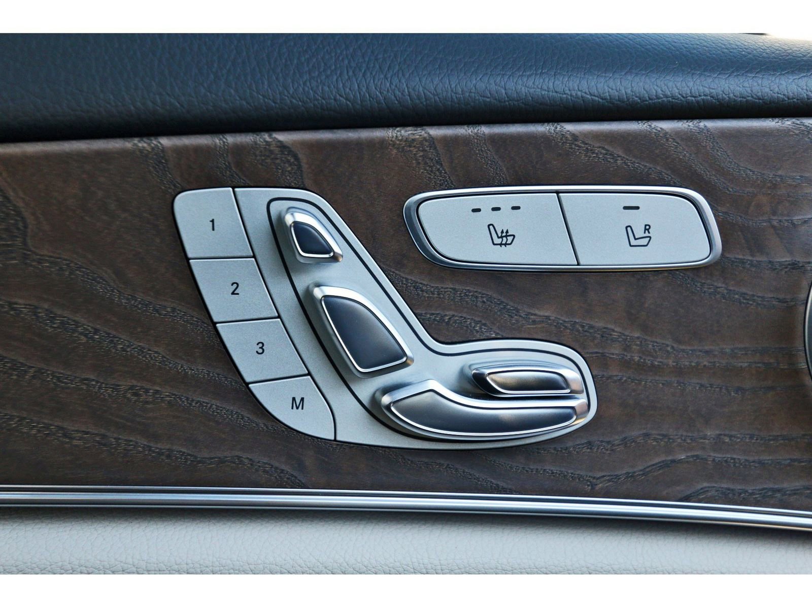 Used 2017 Mercedes-Benz E 400 4MATIC Wagon image 30