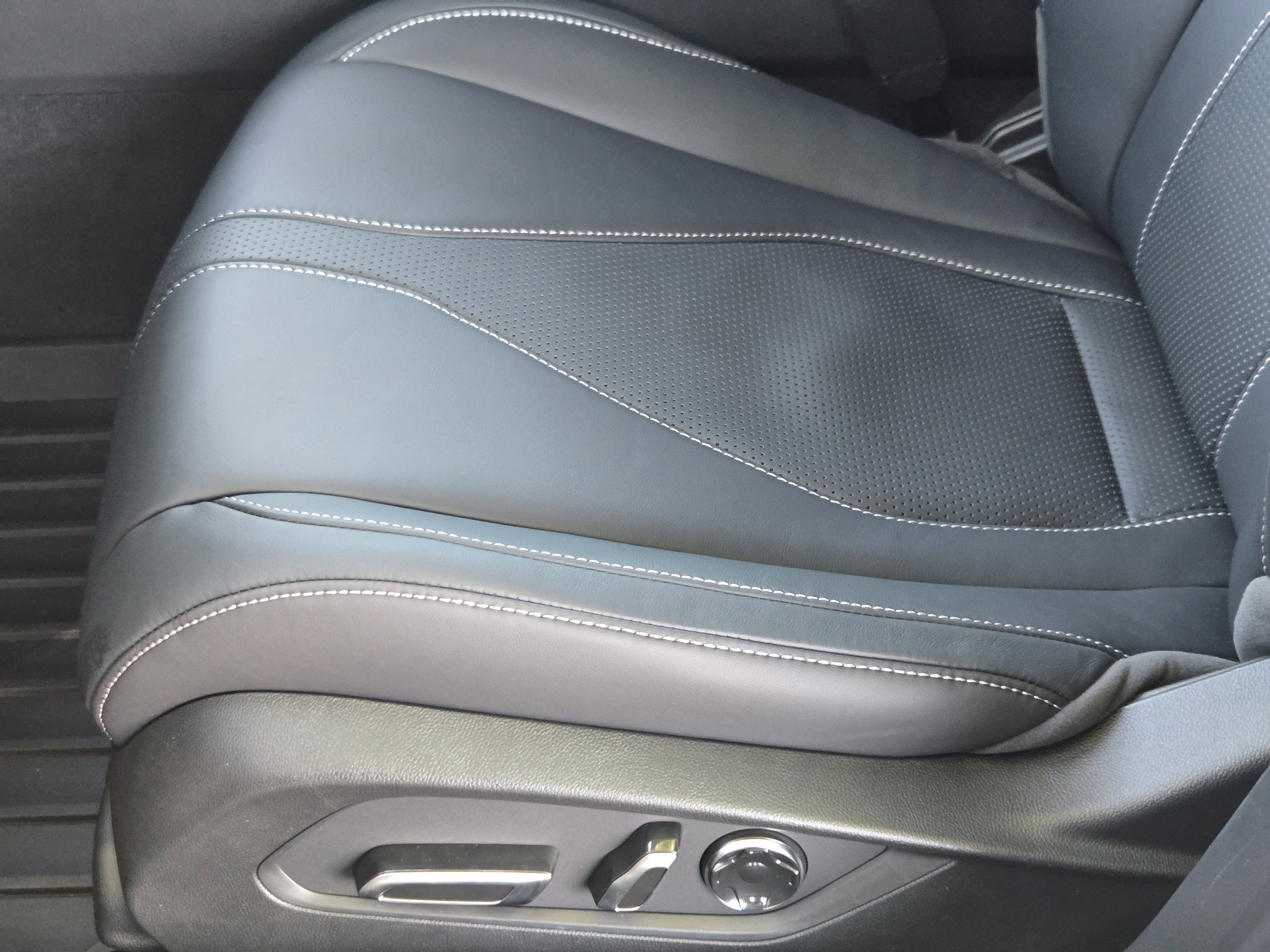 New 2025 Acura TLX w/ Technology Package image 16