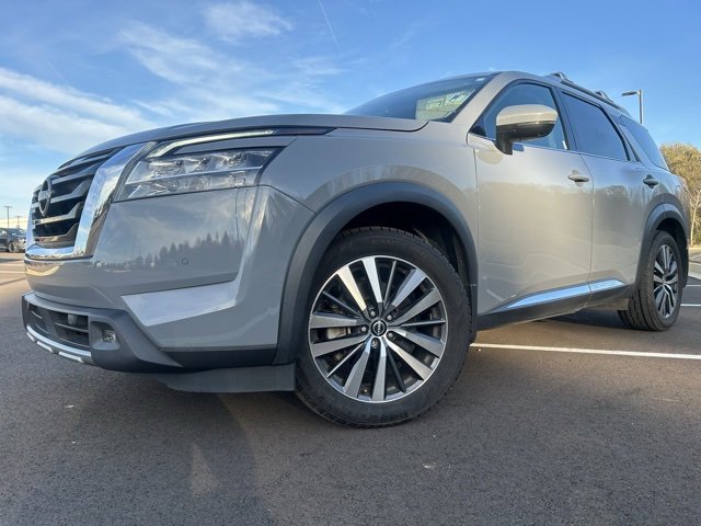 Used 2022 Nissan Pathfinder Platinum w/ Cargo Package image 17