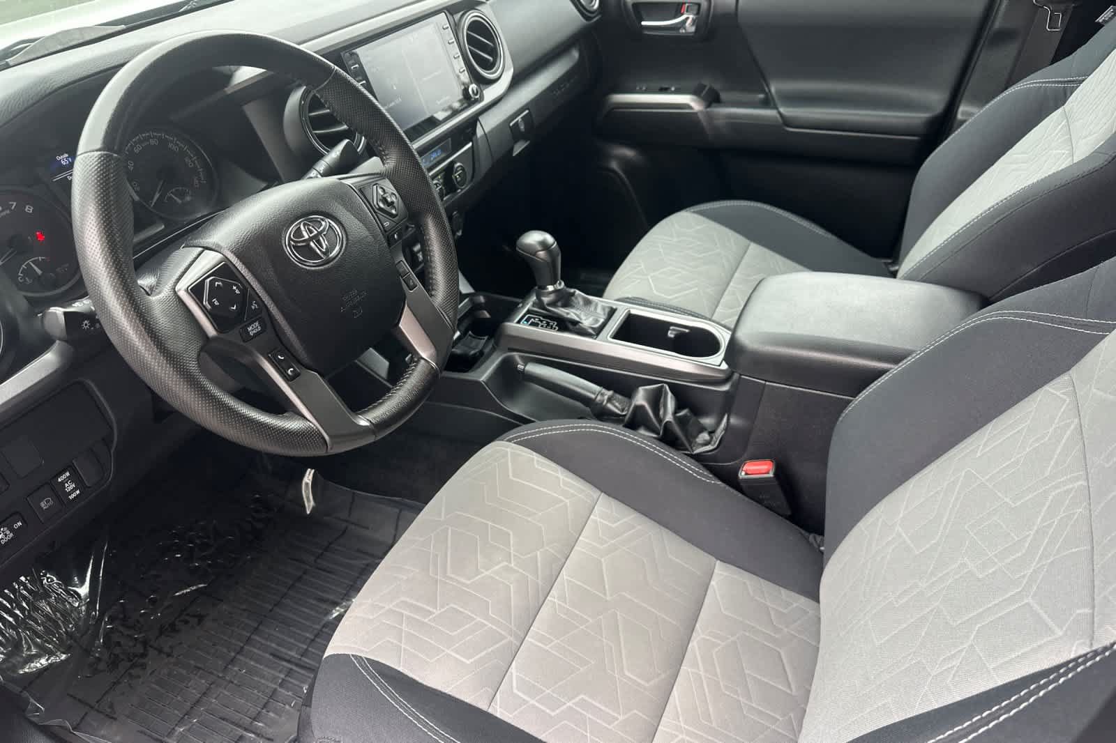 Used 2022 Toyota Tacoma TRD Off-Road AWD/4WD image 11