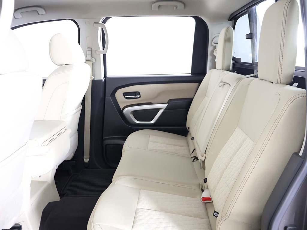 Used 2017 Nissan Titan SV image 29