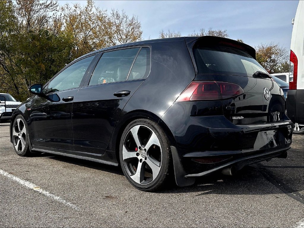 Used 2016 Volkswagen Golf 4-Door FWD image 3