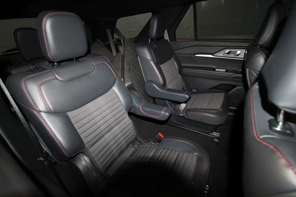 Used 2025 Ford Explorer ST-Line image 23