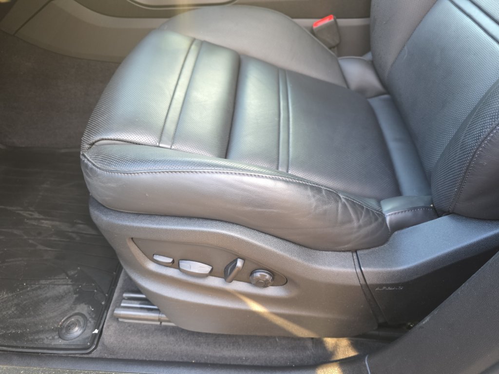 Used 2023 Porsche Cayenne AWD/4WD image 32