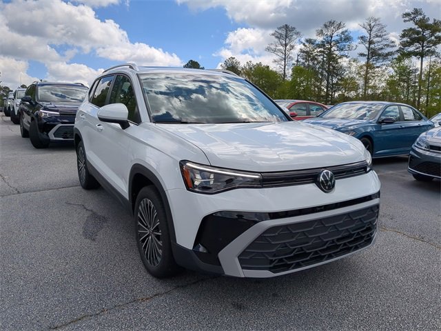 New 2025 Volkswagen Taos SE image 3