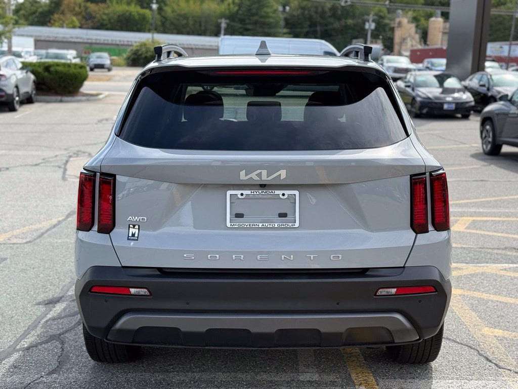 Used 2022 Kia Sorento S w/ Panoramic Sunroof Package AWD/4WD image 5