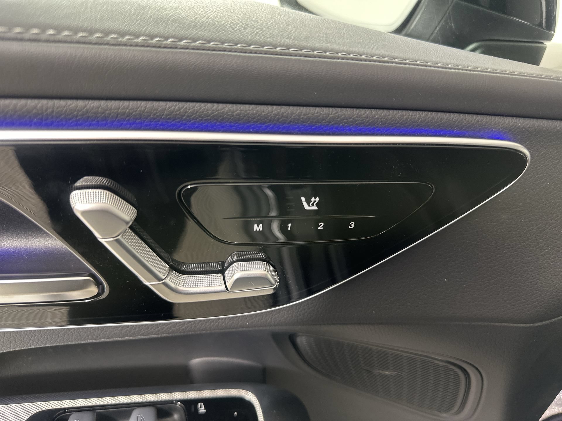 Used 2025 Mercedes-Benz GLC 350e 4MATIC image 12