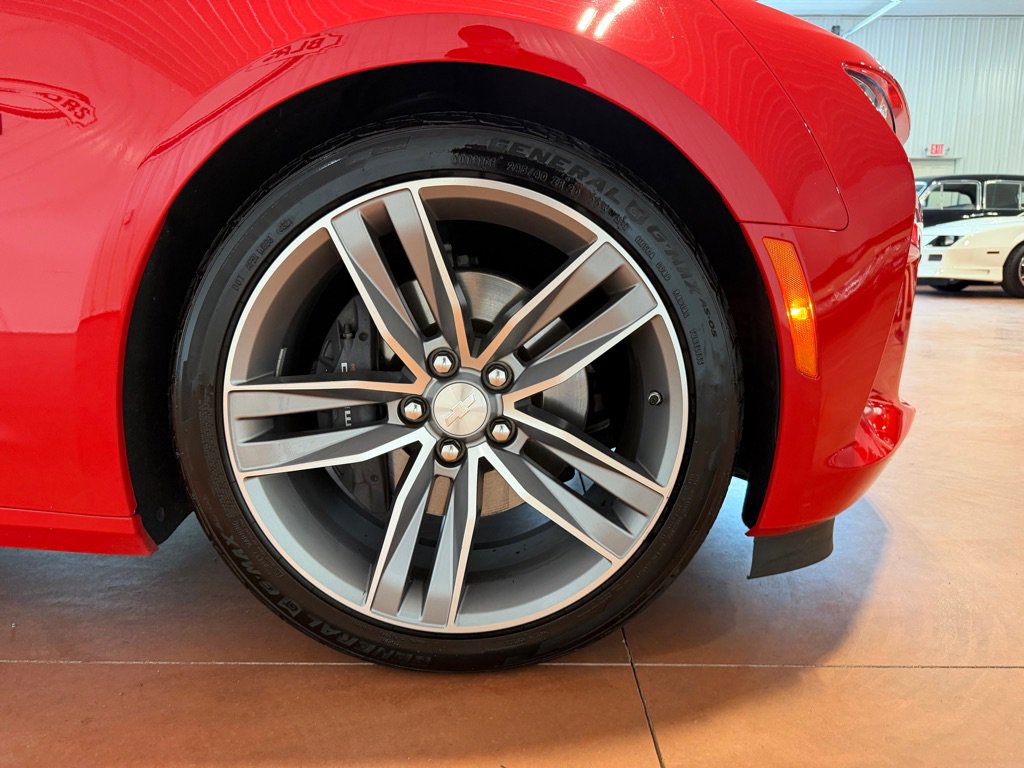 Used 2016 Chevrolet Camaro SS RWD image 17