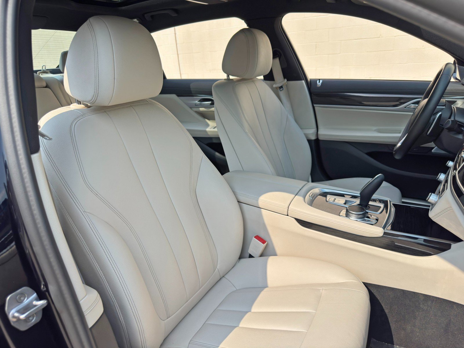 Used 2019 BMW 740i w/ M Sport Package RWD image 40