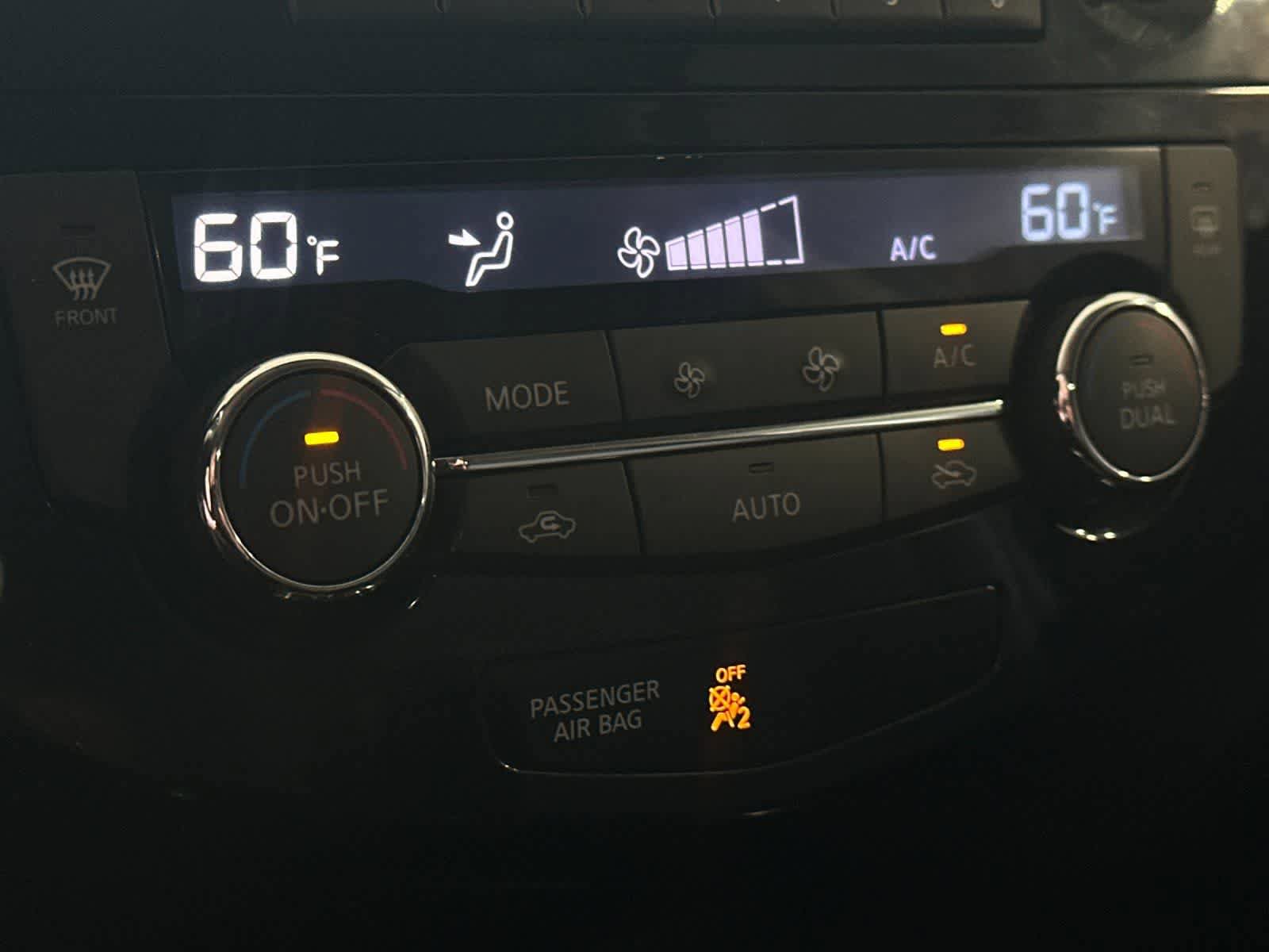 Used 2015 Nissan Rogue SV FWD image 21