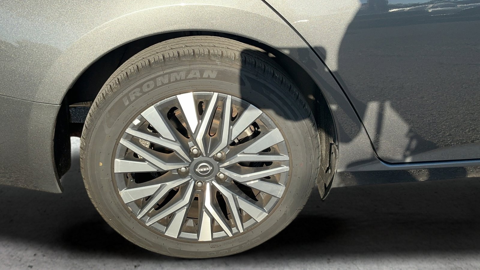 Certified 2025 Nissan Altima 2.5 SV FWD image 17
