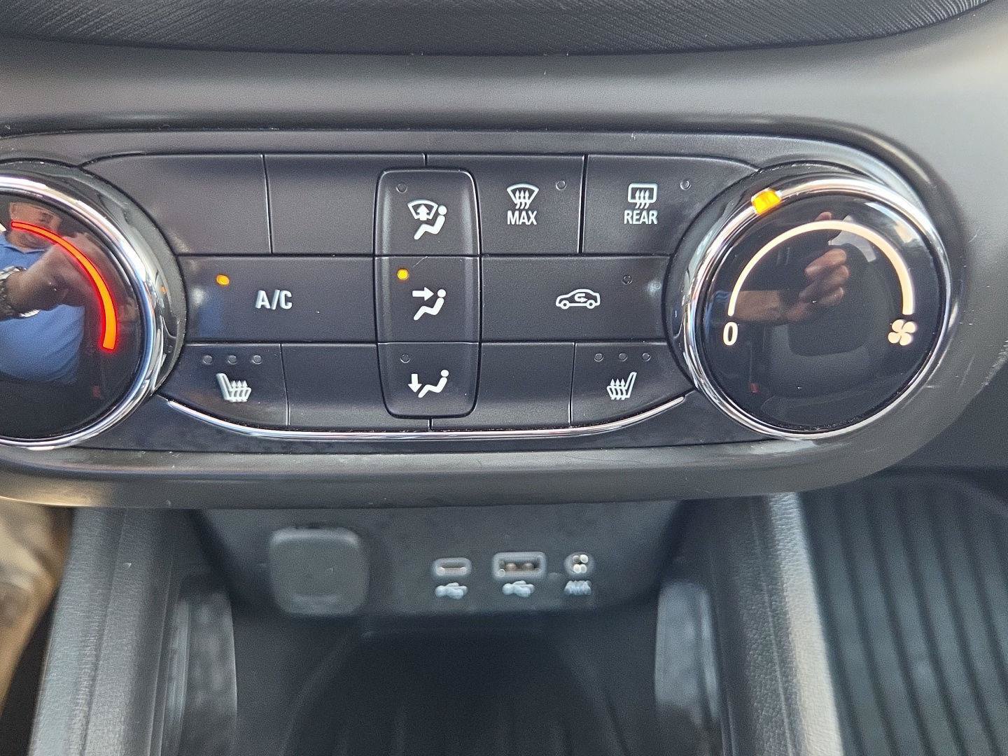 Used 2023 Chevrolet TrailBlazer LT FWD image 16