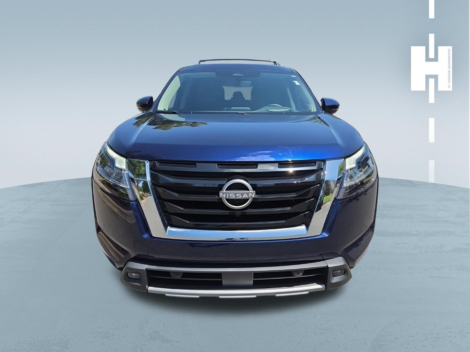 Used 2024 Nissan Pathfinder Platinum w/ Cargo Package FWD image 2