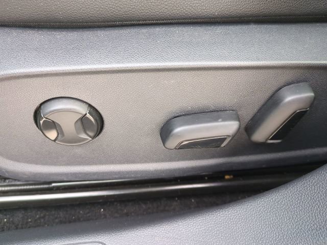 Used 2025 Volkswagen Jetta SE FWD image 21
