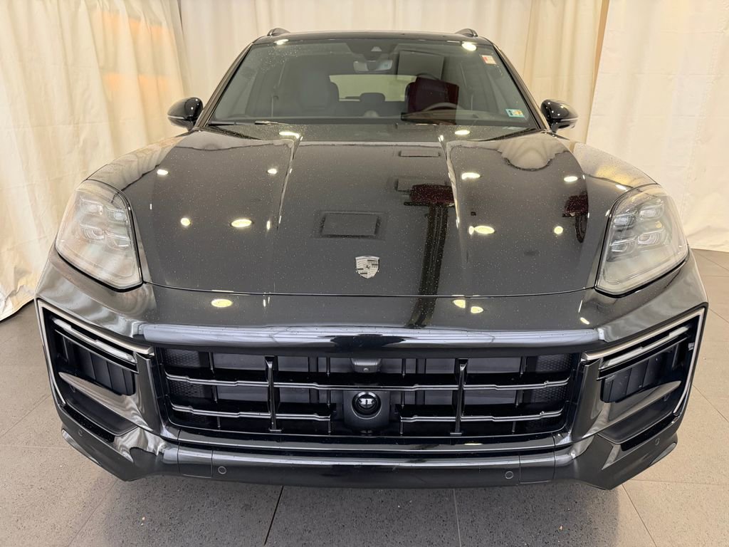 Certified 2025 Porsche Cayenne Turbo AWD/4WD image 6