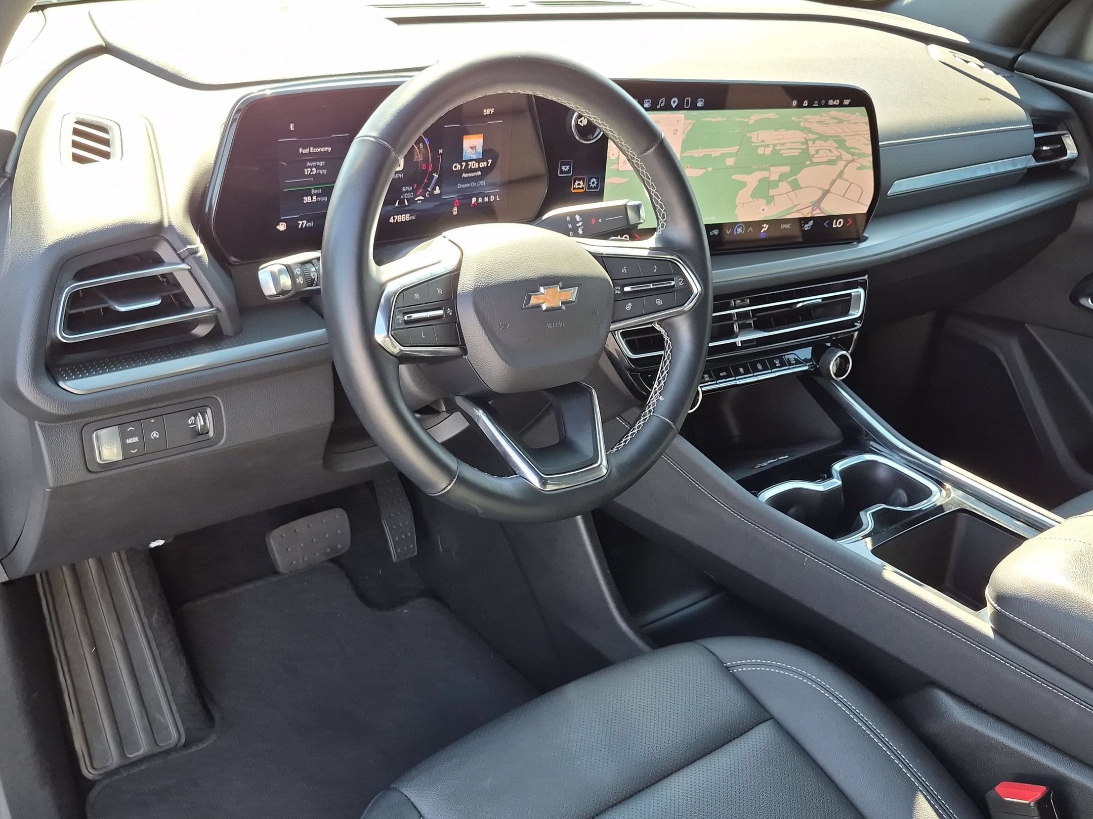 Used 2025 Chevrolet Traverse LT FWD image 16