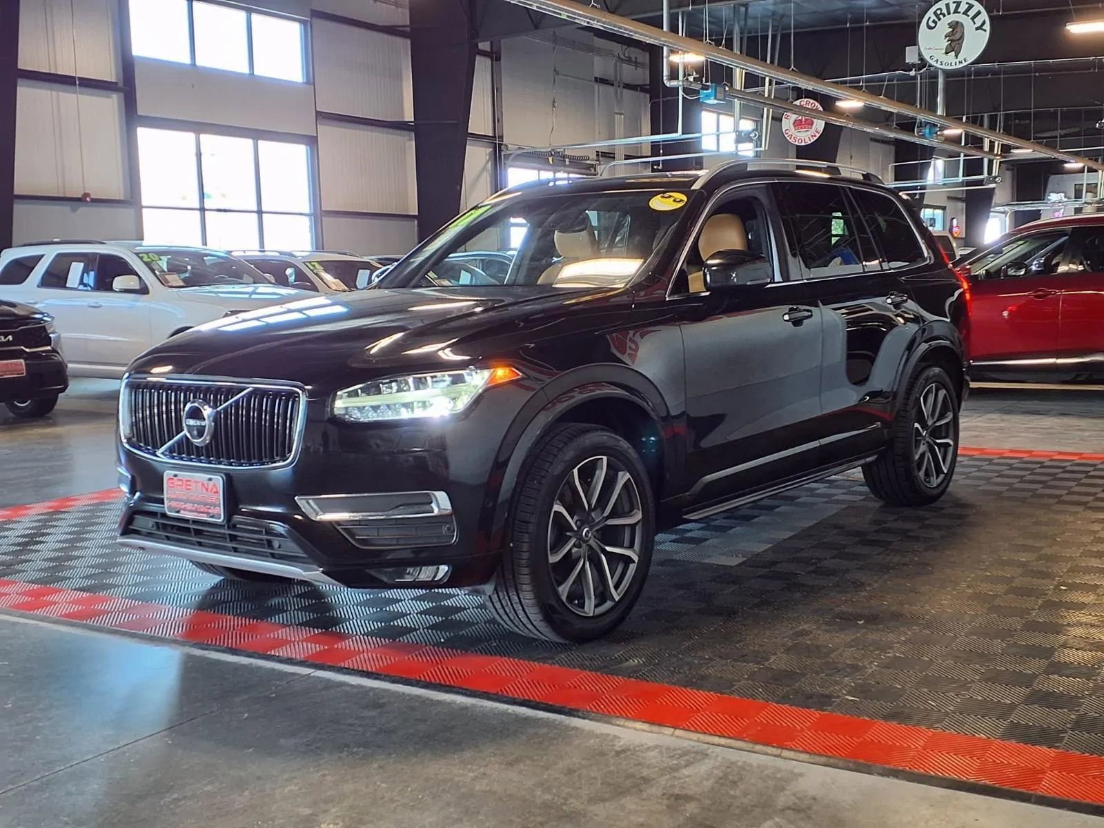 Used 2017 Volvo XC90 T6 Momentum w/ Vision Package AWD/4WD image 3