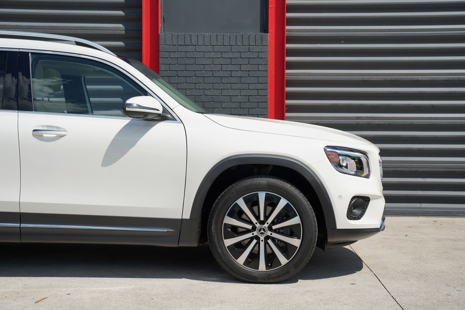 Used 2021 Mercedes-Benz GLB 250 w/ Premium Package image 11