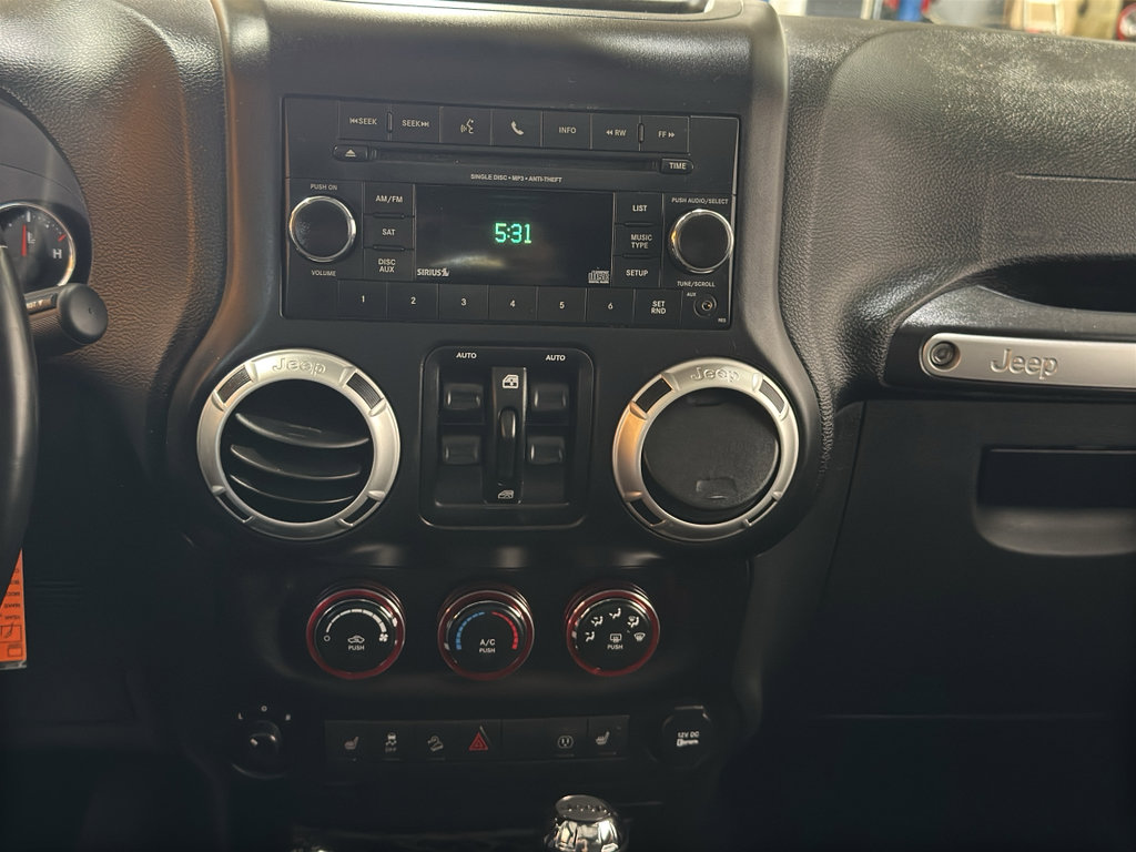 Used 2018 Jeep Wrangler Unlimited Rubicon w/ Cold Weather Group AWD/4WD image 25